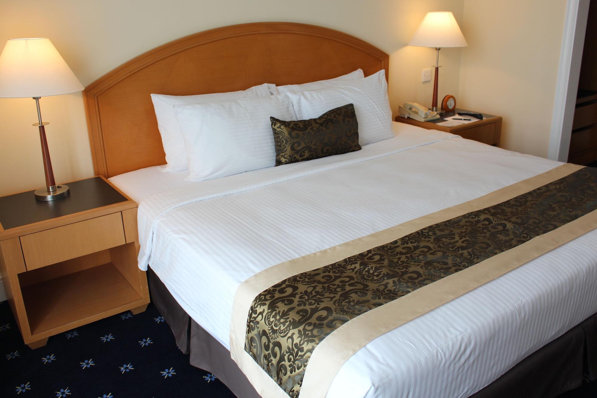 Royale Chulan Seremban Kültér fotó A bed runner