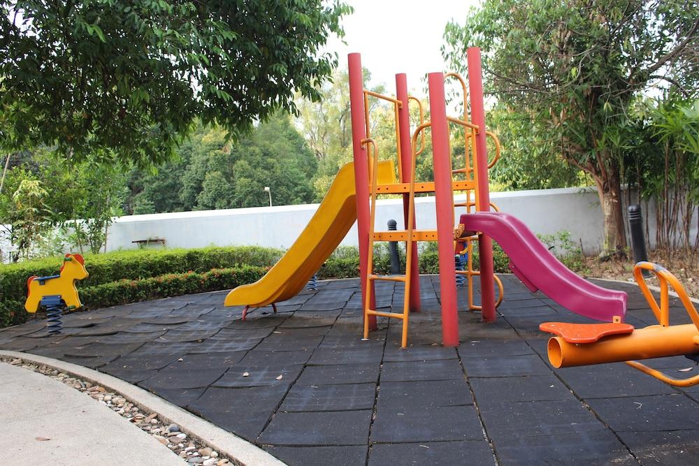 Royale Chulan Seremban Kültér fotó Playground at the park