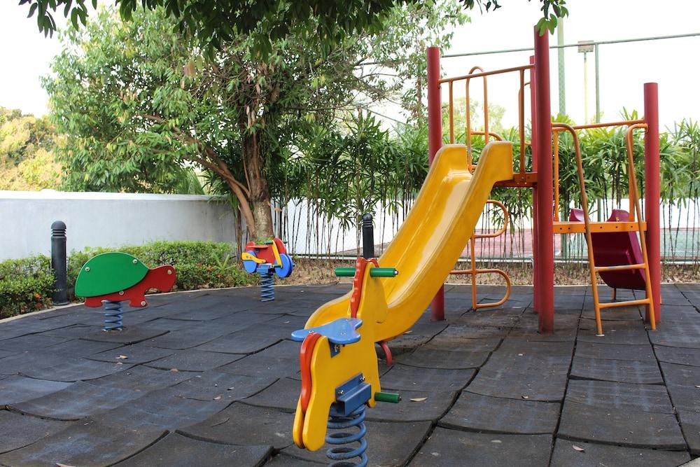 Royale Chulan Seremban Kültér fotó Playground