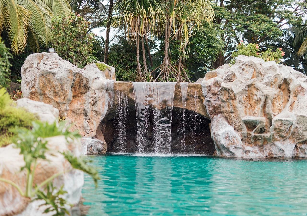 Royale Chulan Seremban Kültér fotó The swimming pool at the resort