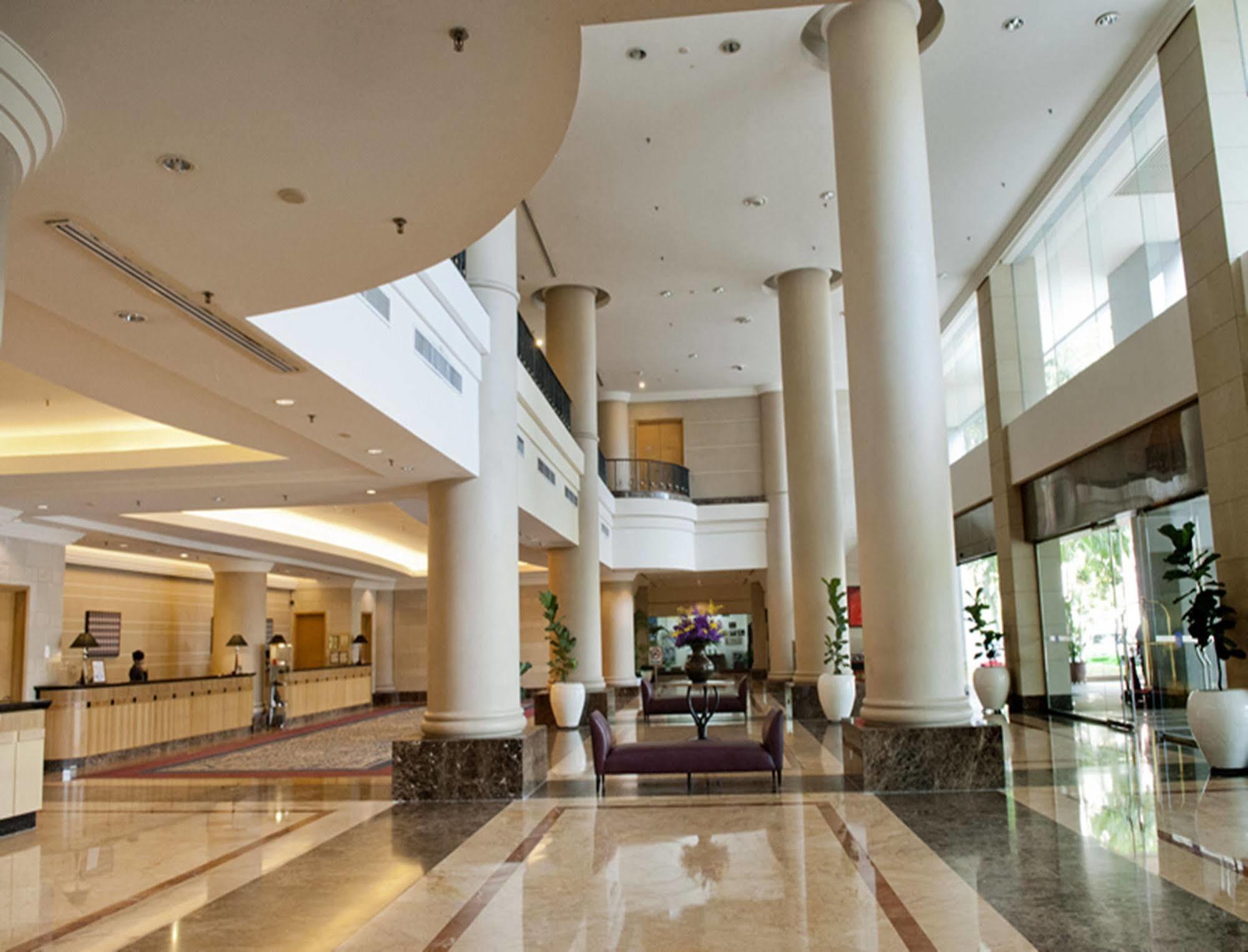 Royale Chulan Seremban Kültér fotó Lobby